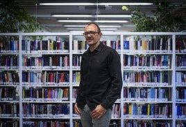 El escritor sevillano Isaac Rosa.