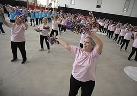 Personas en la Feria de Mayores de Ifeba, en Badajoz, en 2023.