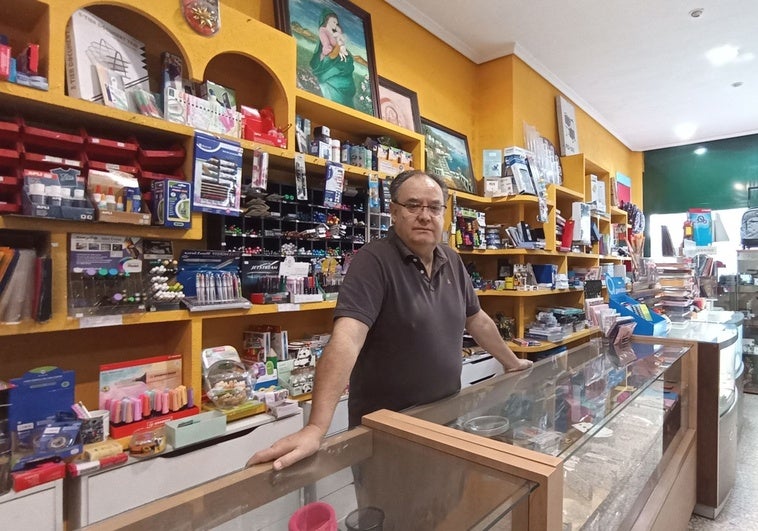 Adiós a Offipapel, la tienda donde compraron bolis tres generaciones de cacereños