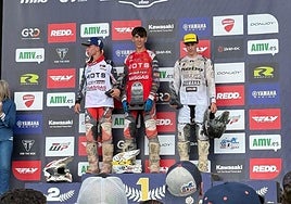 Samuel Tapia en lo más alto del podio del Campeonato de España de Motocross.
