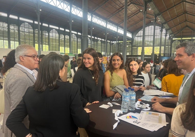 La Feria Educativa de la UEx recibe a casi 4.000 estudiantes en su jornada inaugural