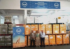 La Fundación CB ha entregado 53 palets con comida al Banco de Alimentos de Badajoz.