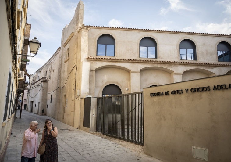 La Escuela de Artes y Oficios de Badajoz sigue pendiente de los contratos de luz, limpieza y vigilancia