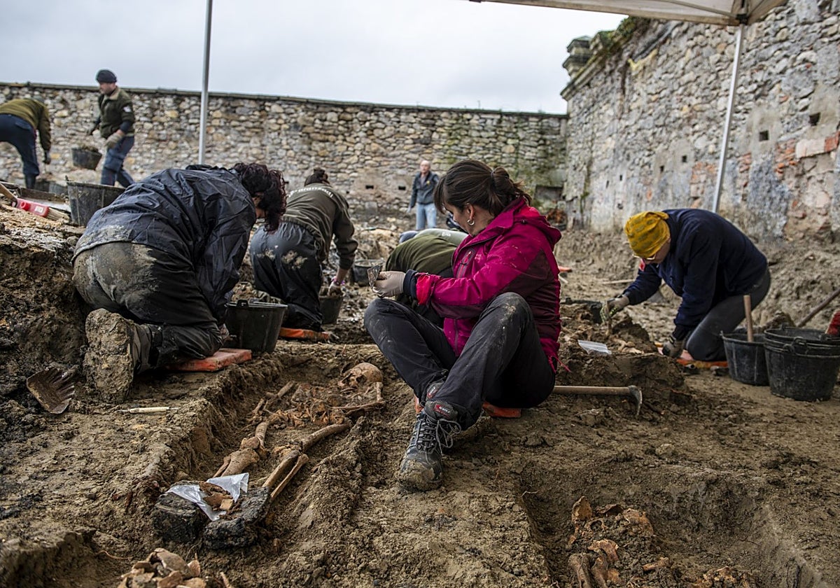 Trabajos de exhumación de personas represaliados en Orduña en diciembre del año pasado.