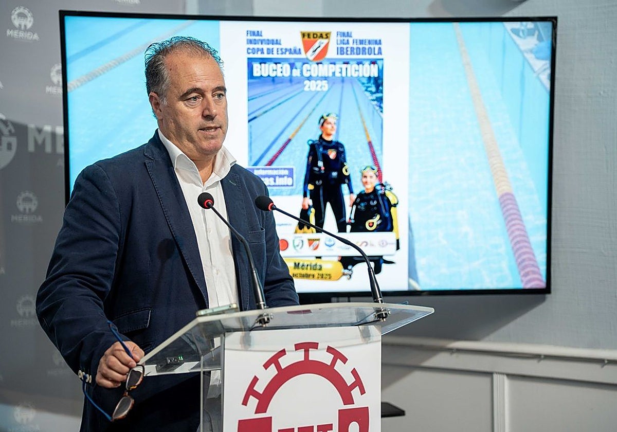 El delegado de Deportes, Antonio Marín, en la presentación de la cita.