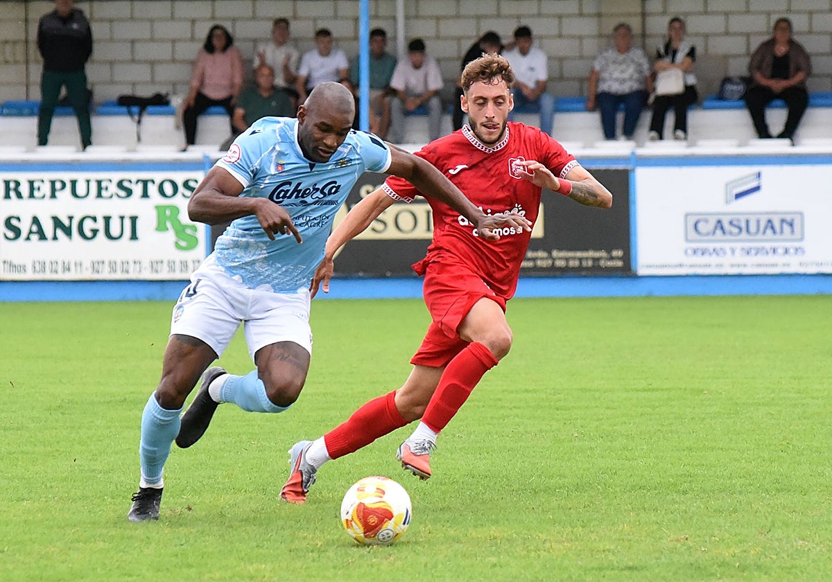 Domingo Mba fue el autor del segundo tanto del Coria frente al Fuenlabrada.