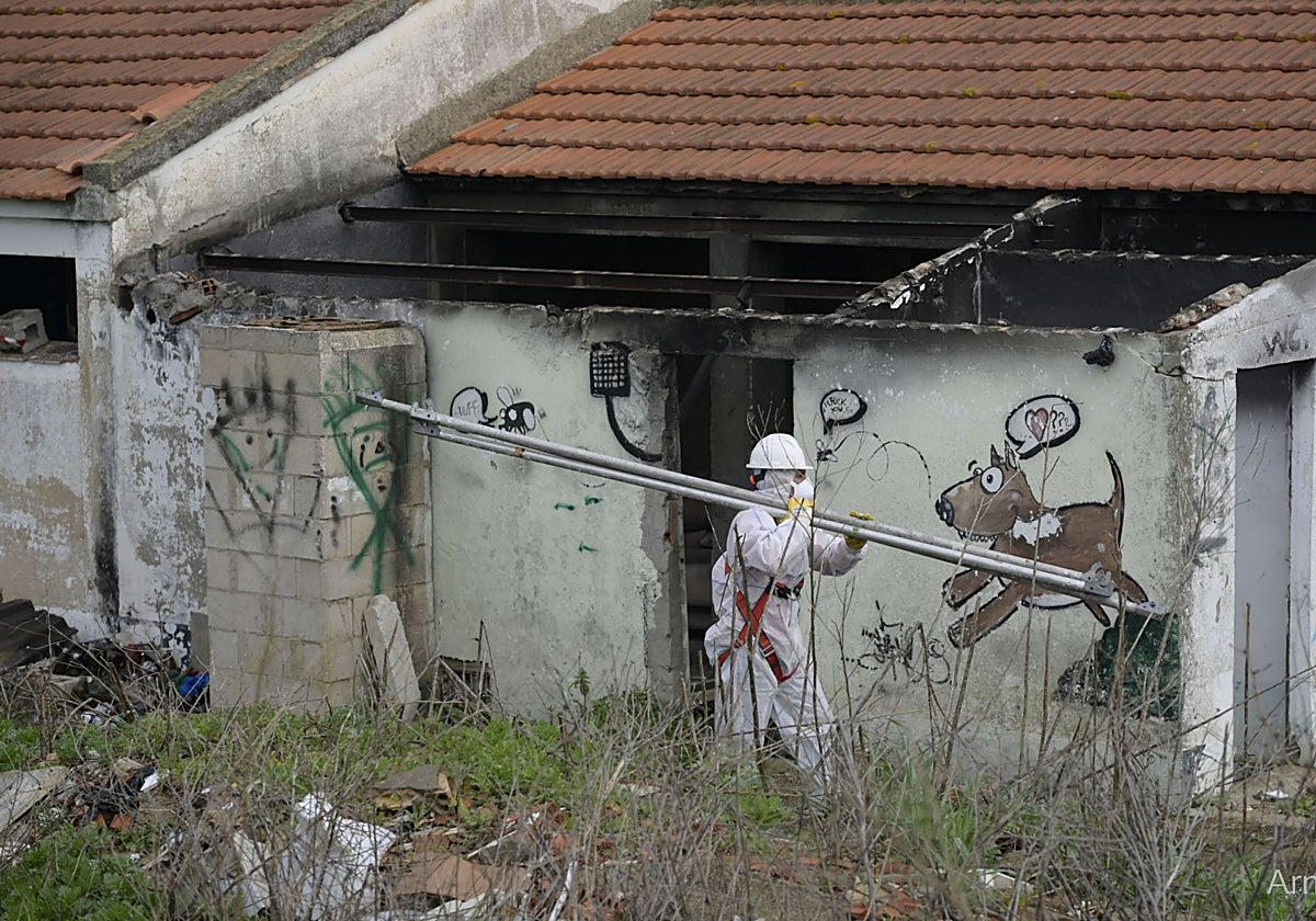 Una de las estancias que se quemó en el antiguo estadio de fútbol.