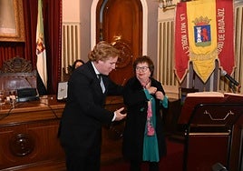 Dolorez Vázquez toma posesión de su acta en febrero de 2023, una imagen que se repetirá este jueves.