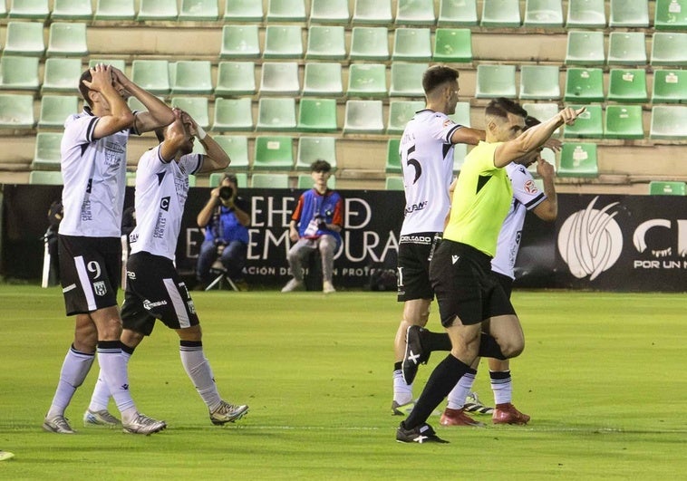 Manrique Antequera enfría al Mérida