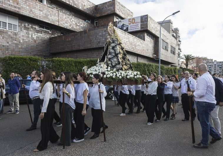 La Virgen de la Soledad procesiona por la barriada de La Paz