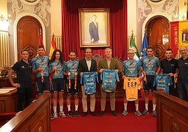 El Ayuntamiento recibe al Kazajoz Team