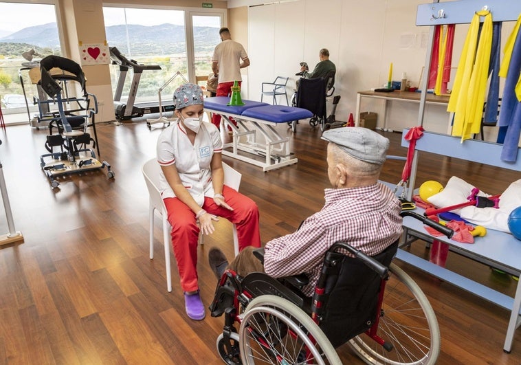 La Junta plantea que las grandes residencias estén obligadas a tener farmacia propia
