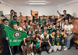 El Jerez celebra su primera victoria de la campaña.