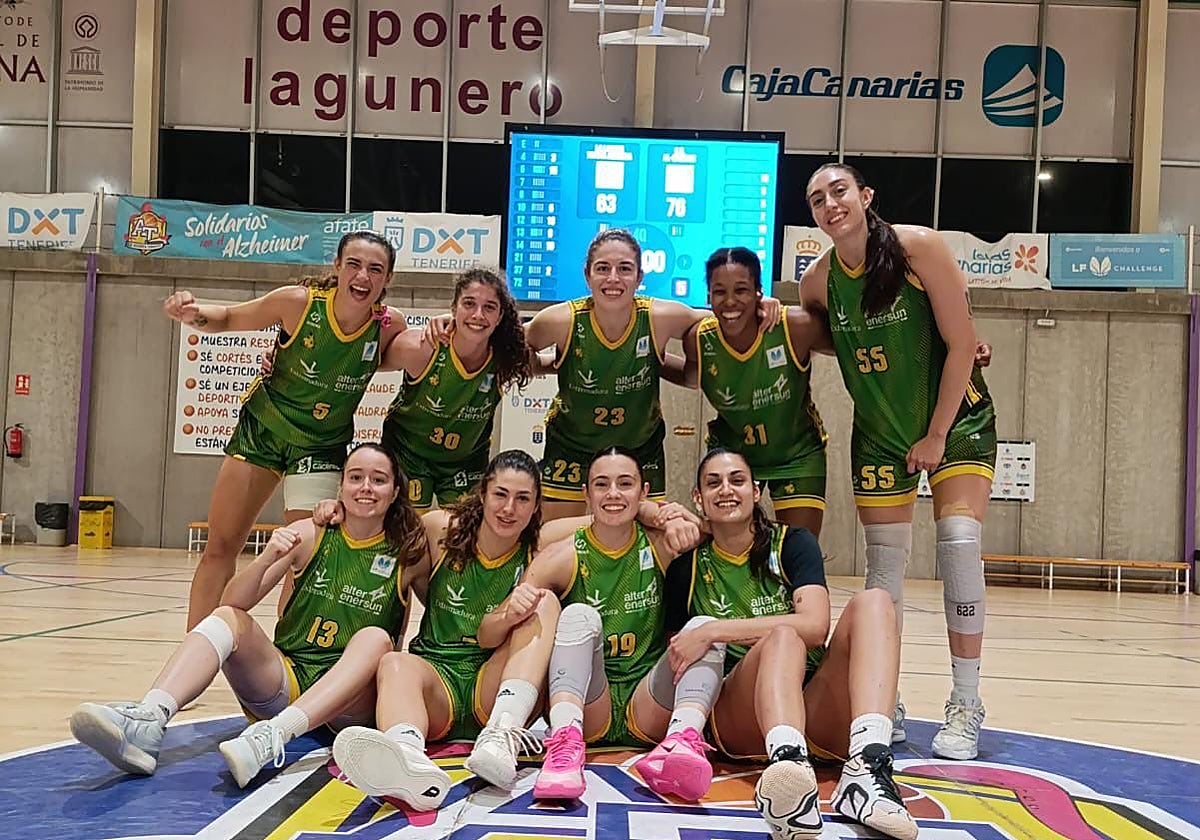 Las jugadoras del Al-Qázeres celebran la victoria en Tenerife.