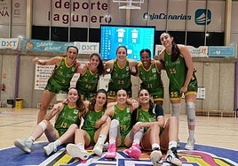 Las jugadoras del Al-Qázeres celebran la victoria en Tenerife.