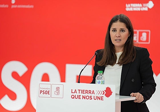 La portavoz del PSOE de Extremadura, Isabel Gil Rosiña, en una imagen de archivo.