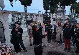 Una de las visitas al cementerio de Mérida con la actividad 'Mérida sepulcral'.