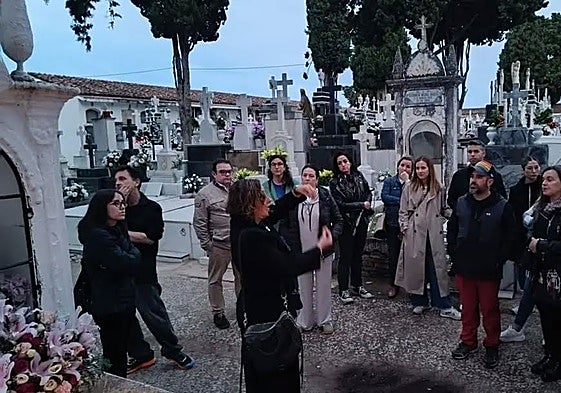 Una de las visitas al cementerio de Mérida con la actividad 'Mérida sepulcral'.