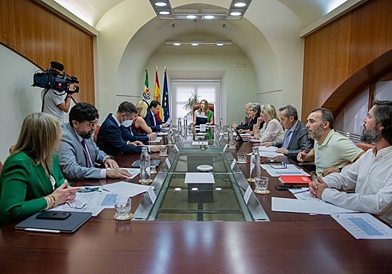 Mesa de concertación social en una imagen de archivo.