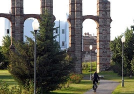 Parque del valle del arroyo Albarregas.