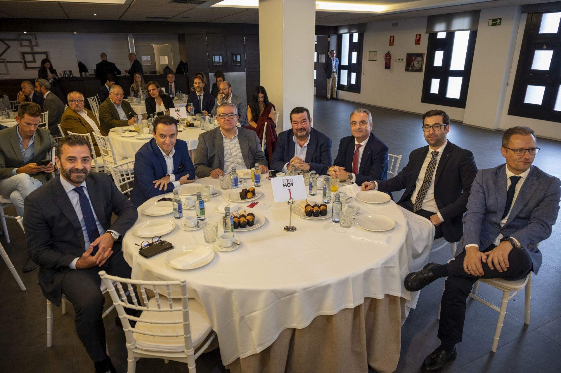 César Corcho, Javier Arnela, José Luis Llerena, Julián Casas, Javier Bueno, Fernando Palacios y Guillermo Crespo. 