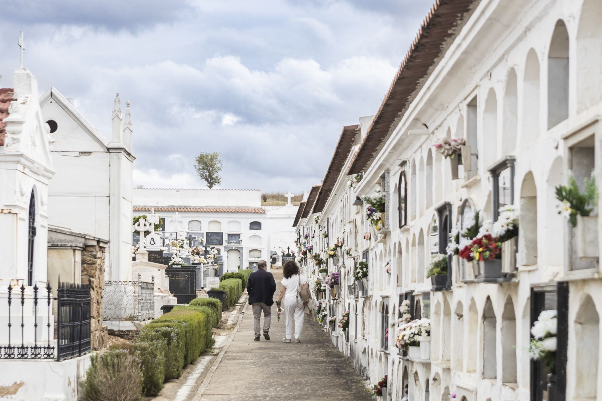 Día de Todos los Santos en el cementerio viejo de Badajoz