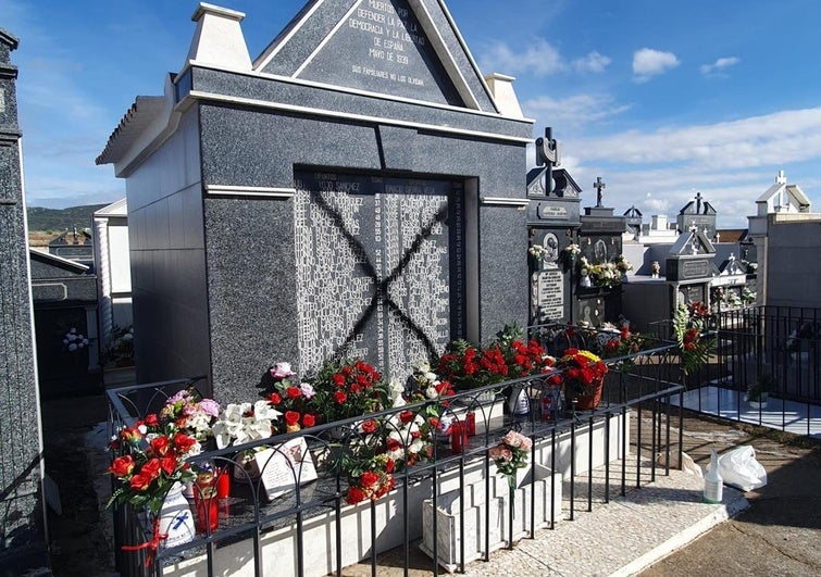 Denuncian un acto vandálico a un memorial a las víctimas del franquismo de Orellana la Vieja