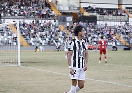Borja Domingo podría volver a la titularidad en el regreso del Badajoz al Nuevo Vivero.