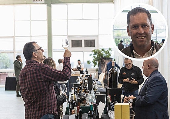 Ambiente en el Palacio de Cristal del Hotel Río. En detalle, Javier Barrero, gerente de La Bodega Santa Marina y organizador de 'Badajoz Wine Experience'.