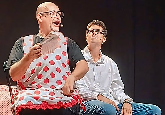 Manolo Medina y David Caballero, durante una representación de 'Dos hombres solos'.