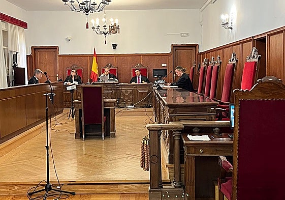 El juicio se ha celebrado con la ausencia de la acusada.