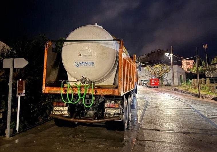 El arrastre de ceniza por lluvias amenaza al consumo de agua en los pueblos de los incendios
