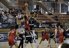 Álex Young será baja.