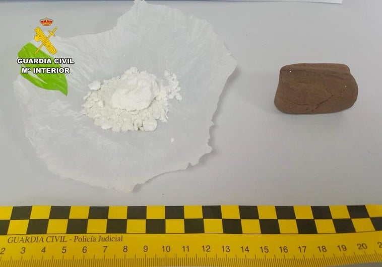 Detenida una joven de 21 años con cocaína y hachís en la provincia de Cáceres