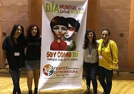 Profesionales de Feafes en el centro cultural Alcazaba en la celebración de un Día de la Salud Mental.