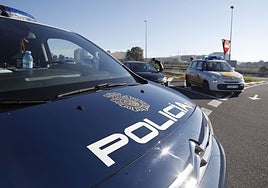 Imagen de archivo de un control de la Policía Nacional en Cáceres.