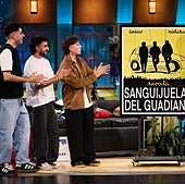 Así se hizo el mural de cerámica que viajó con Sanguijuelas del Guadiana hasta La Revuelta