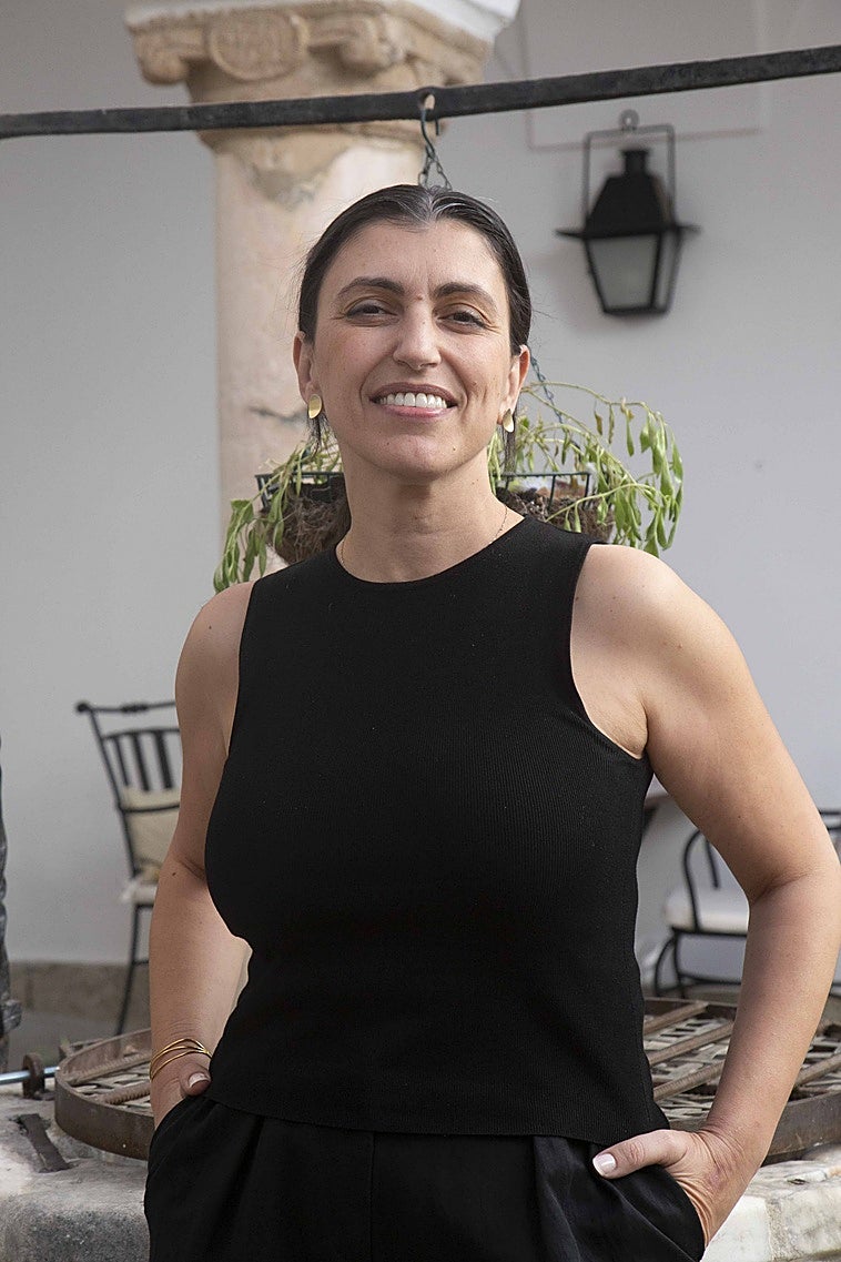 María José Trinidad, guía turistico en Mérida: «En mis rutas no sacan el móvil»