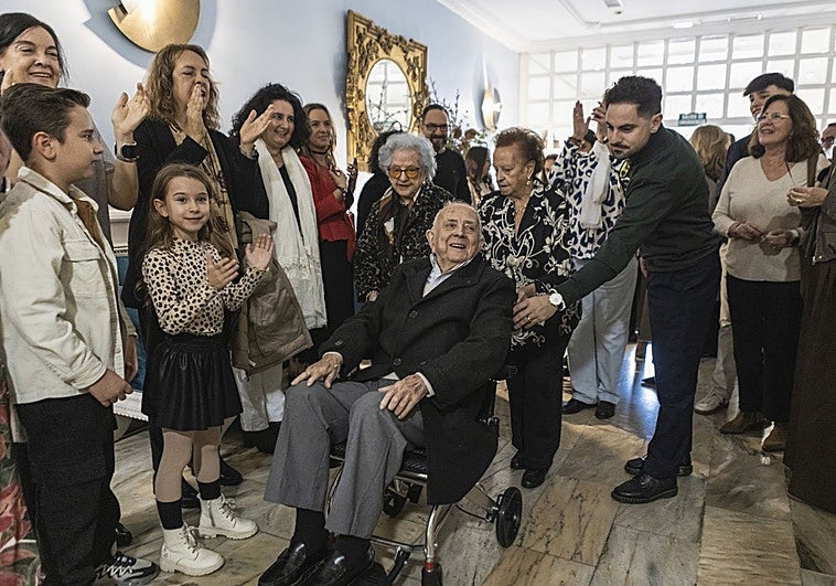 Andrés, el ordenanza de HOY que cumple 100 años: «Leo nuestro periódico a diario»