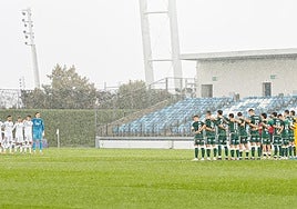Diego Guti presiona al madridista Mesonero.
