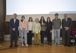 Pedro Masa, consejero de Bidafarma en Badajoz; la consejera de Educación y Ciencia, María Mercedes Vaquera, y Álvaro Rodríguez, director general de HOY, posan junto a los ponentes.
