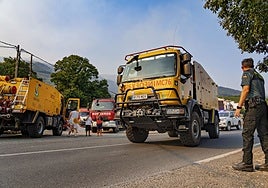 Medios del Infoex y bomberos en el incendio de Jarilla del pasado verano.