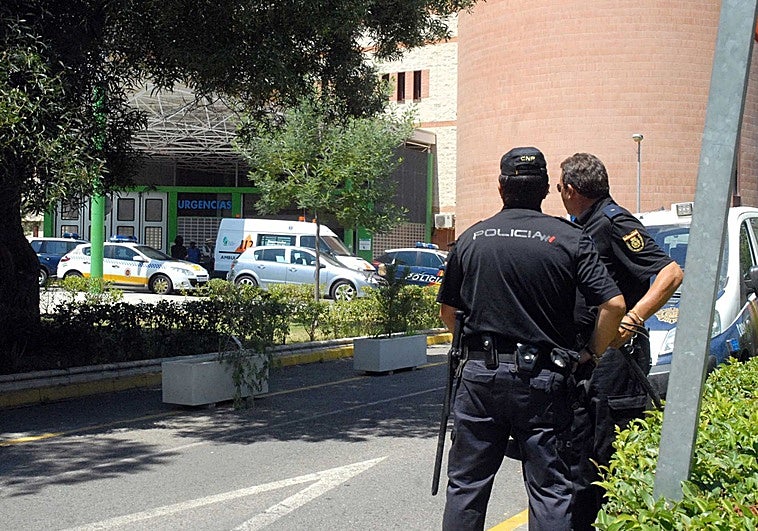 Cuatro detenidos por atracar con una tijera de podar en una tienda cerca del hospital de Mérida