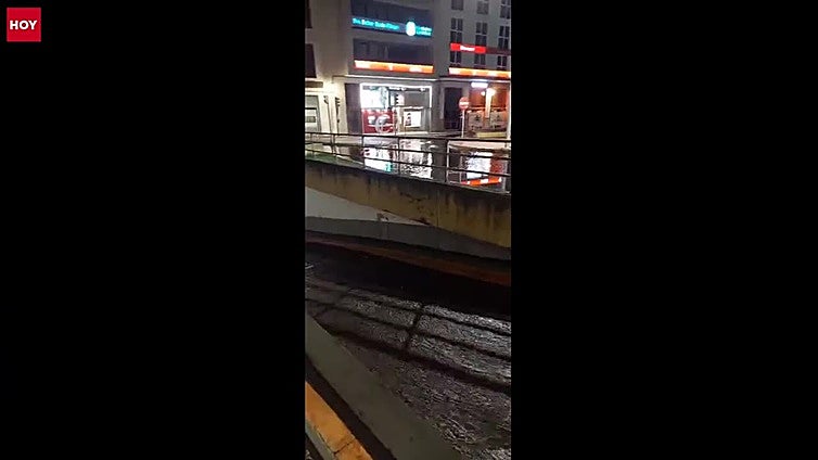 Rotura de una tubería en la céntrica plaza de San Atón, en Badajoz