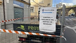 Mensaje de la Policía Local, en la ronda del Salvador.