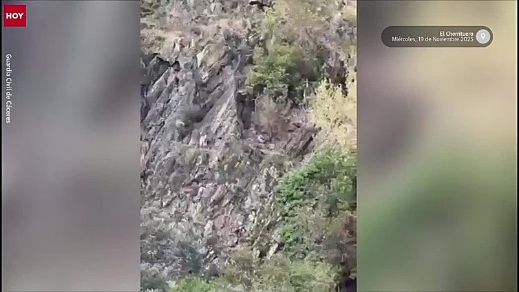 Rescatan a un perro que había quedado atrapado en una cascada de Las Hurdes