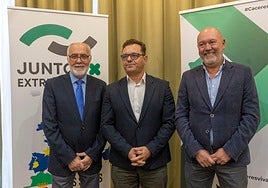 Raúl González, en el centro, candidato de Juntos Levanta.