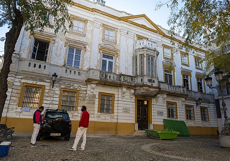 De blanco a ocre, la fachada de Capitanía cambiará de color