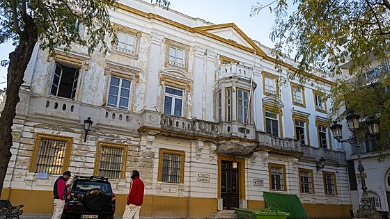 De blanco a ocre, la fachada de Capitanía cambiará de color