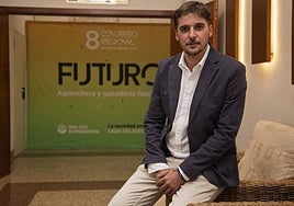 Óscar Llanos, durante el congreso regional de UPA-UCE Extremadura celebrado el pasado miércoles en Mérida.